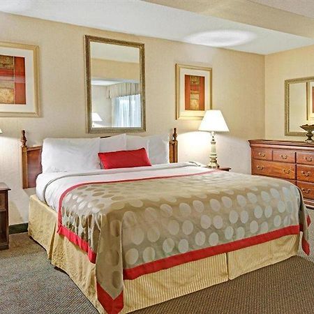 Ramada Overland Park Mission Εξωτερικό φωτογραφία