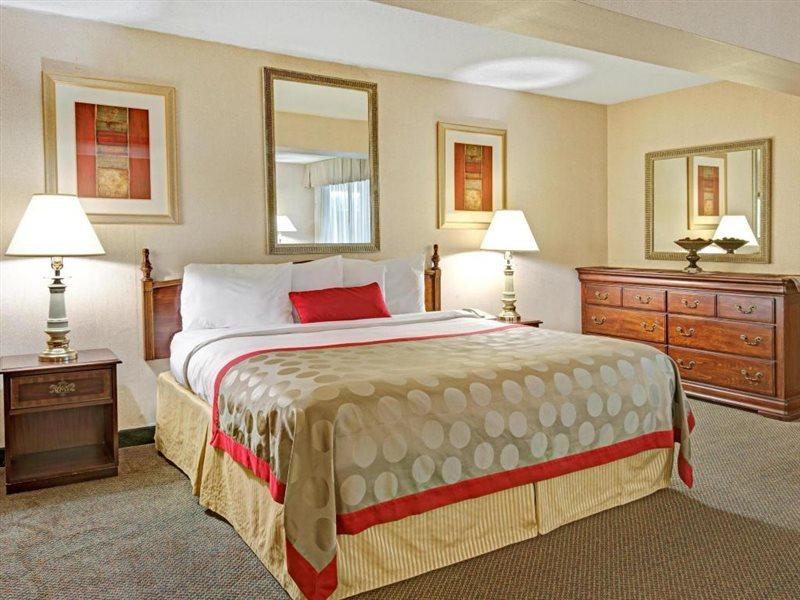 Ramada Overland Park Mission Εξωτερικό φωτογραφία