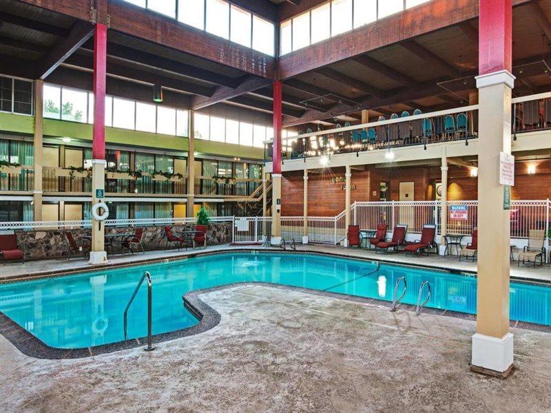 Ramada Overland Park Mission Εξωτερικό φωτογραφία