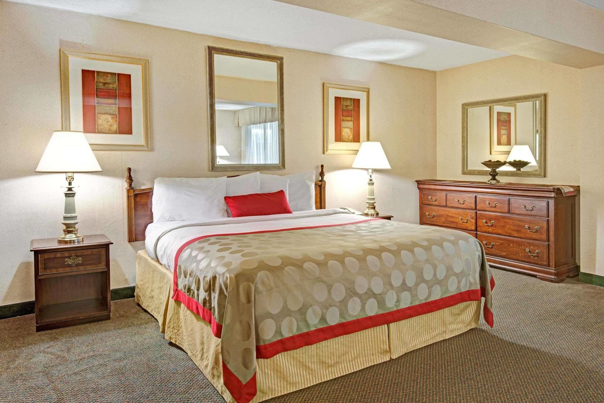 Ramada Overland Park Mission Εξωτερικό φωτογραφία
